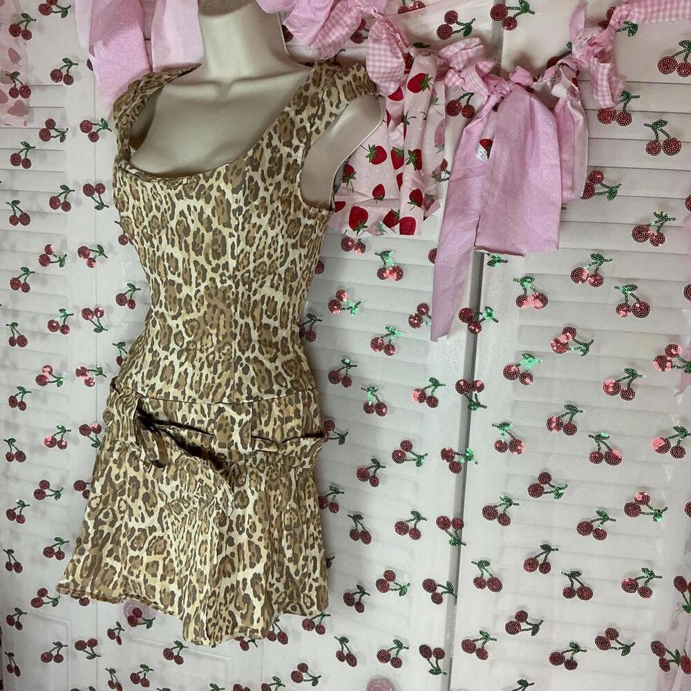 kimchi Blue Leopard print mini dress romper with belt - Picture 2 of 6
